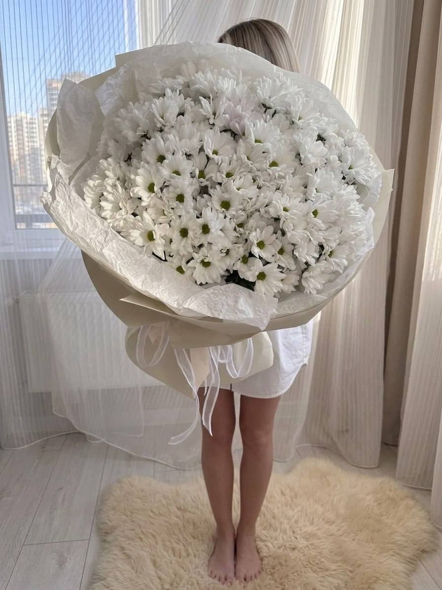 Моно-букет из кустовых ромашкавидных хризантем
